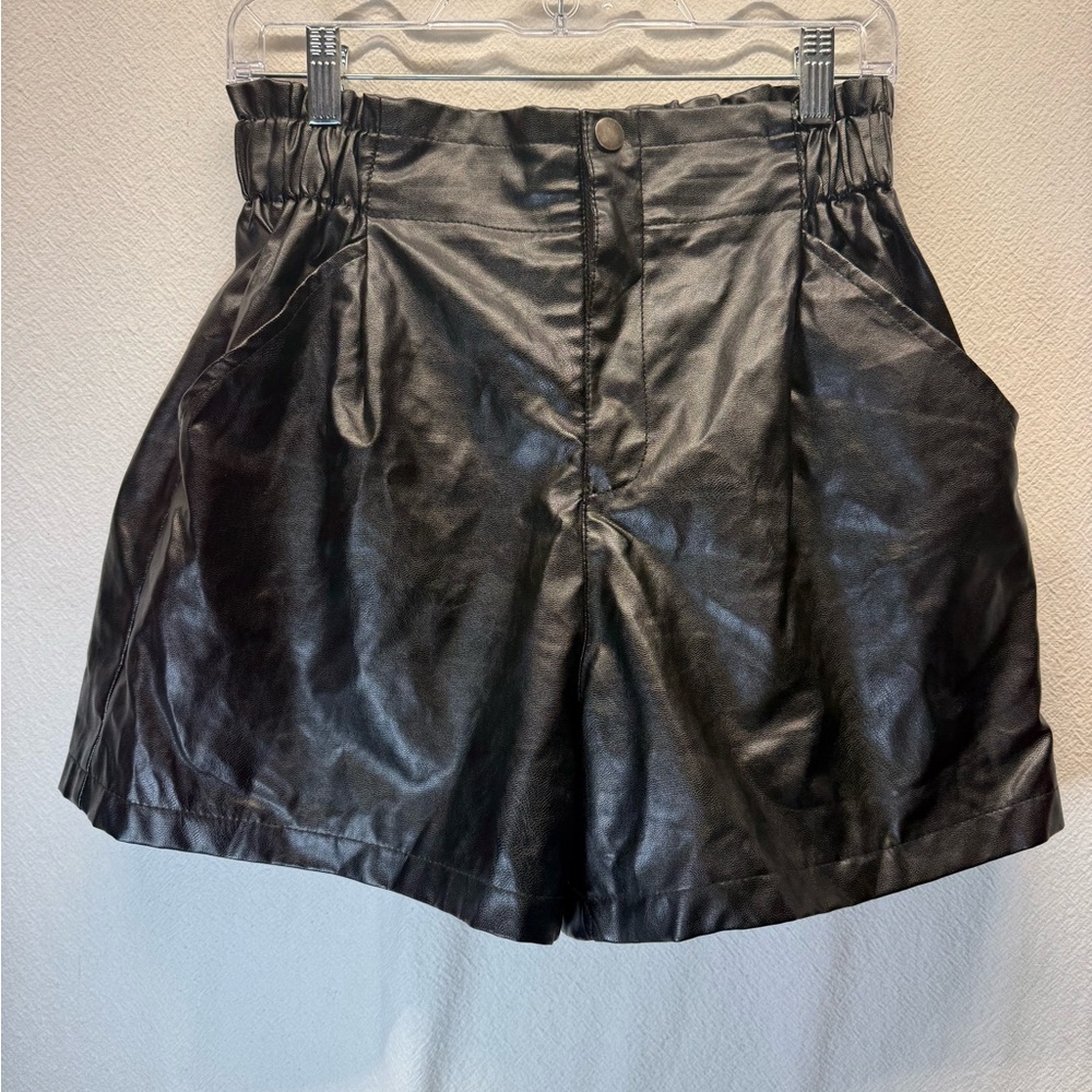 Ramisu Blk Faux Leather Hot Pants High-Waisted Paper Bag Waistband Pockets Shiny
